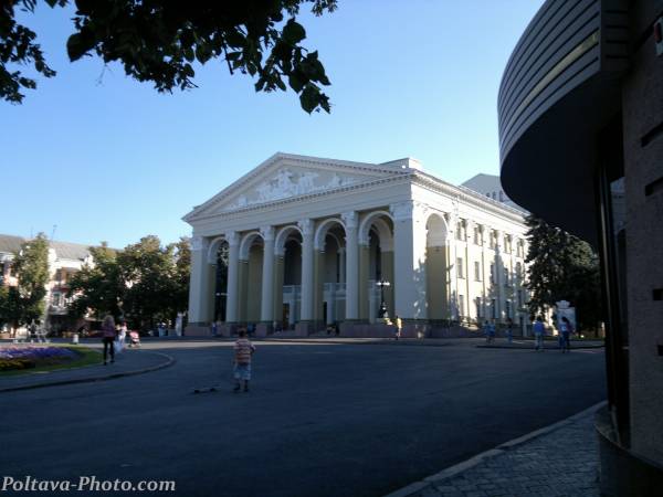 Полтавський театр імені Гоголя фото фасаду